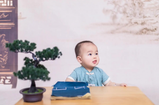 永新宝宝6个月可以坐吗